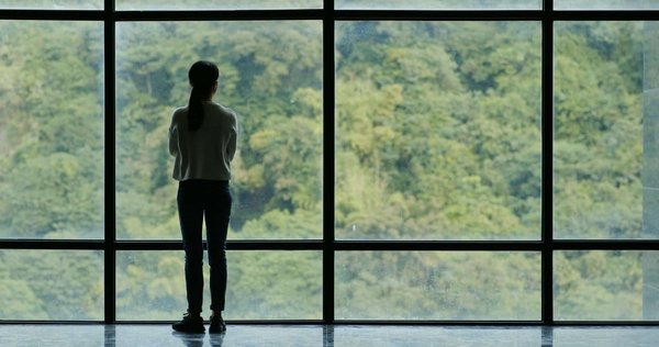 Comment choisir un vitrage sur-mesure durable : astuces et conseils pour assurer la longévité de votre investissement